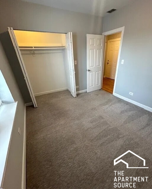 Building Photo - 2340 W Granville Ave