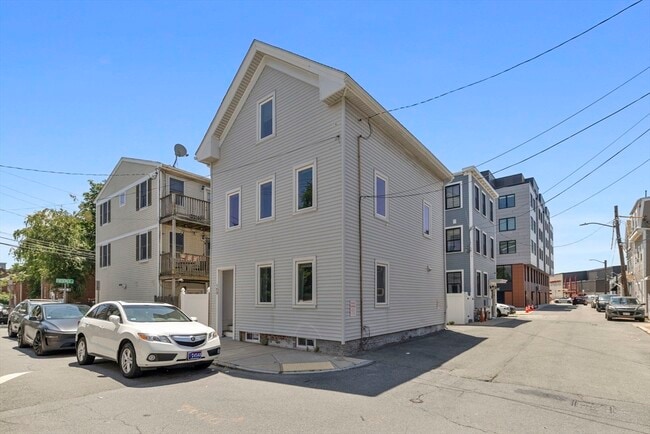 Building Photo - 169 W 9th St