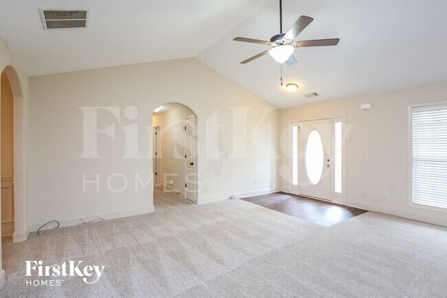 Building Photo - 603 Embassy Walk