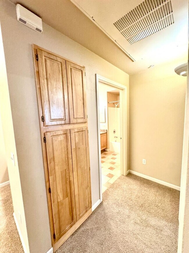 Building Photo - 501 Gibson Dr