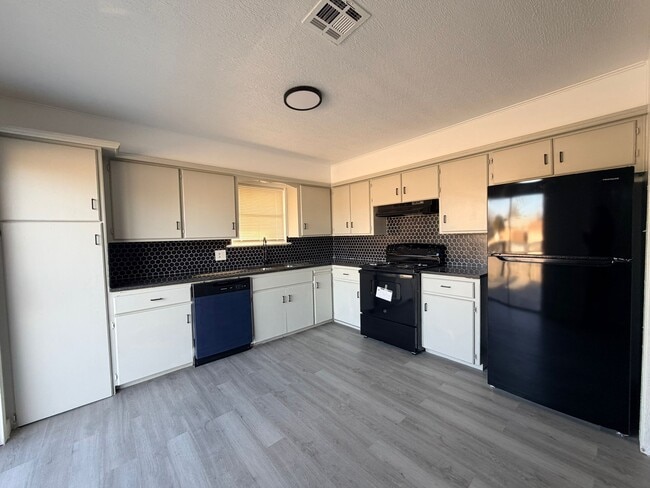 Building Photo - 2331 NW Austin Dr