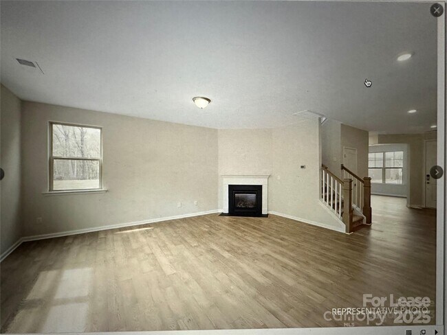 Building Photo - 5021 Kinsbridge Dr