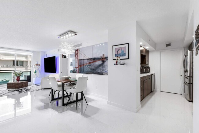 Building Photo - 6917 Collins Ave