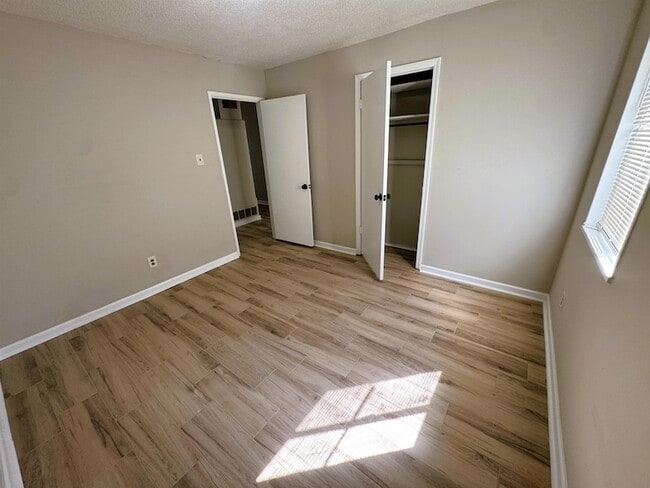 Building Photo - 961 N Perkins Rd