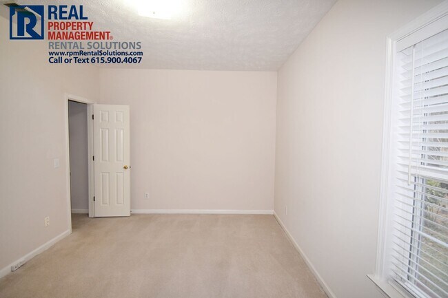 Building Photo - Adorable brick home in a great neighborhood! Huge bonus room and 2 car garage!