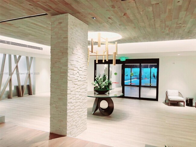 Building Photo - 2301 Collins Ave