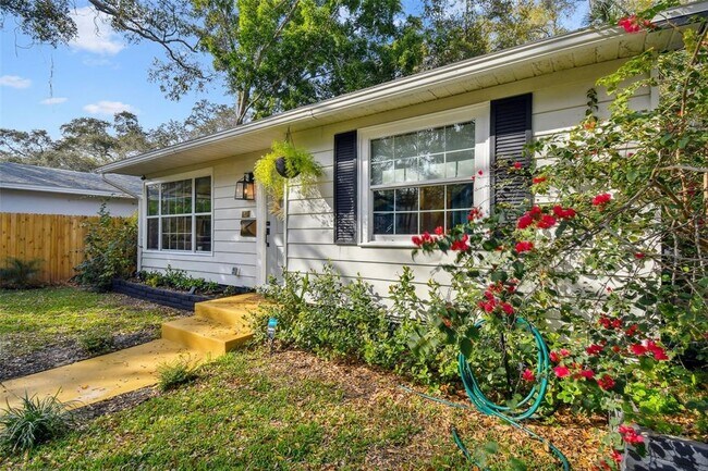 Building Photo - 145 24th Ave SE