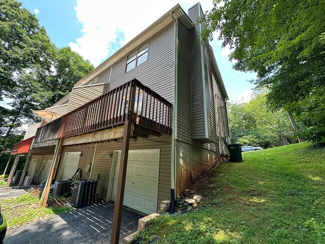 Building Photo - 625 Shadywood Ln