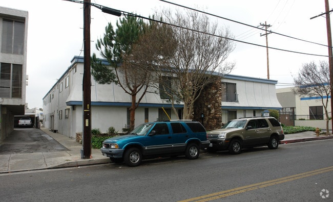 Building Photo - FREE RENT! Beautiful & Spacious 1 bed. Apt. In Van nuys.