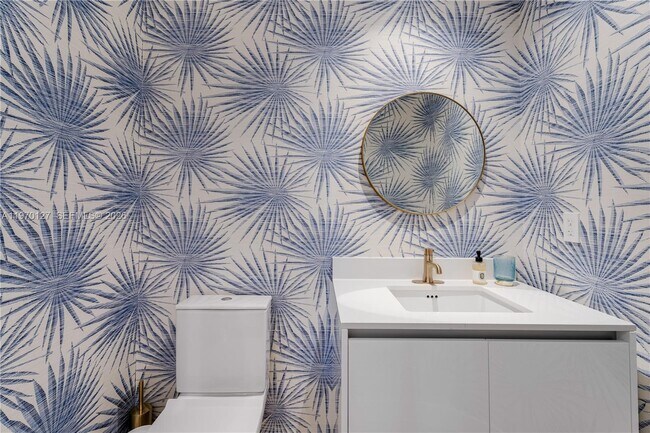 Building Photo - 2678 Tigertail Ave