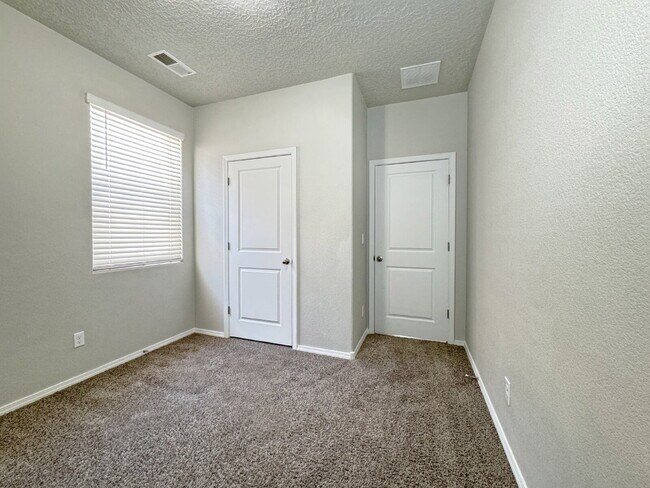 Building Photo - Wonderful, Newer 4 BR Home in Cleveland Heights!