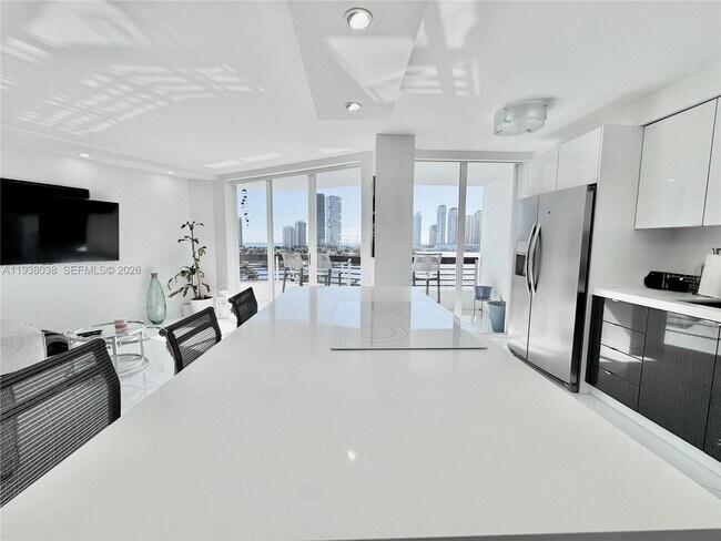 Building Photo - 3600 Mystic Pointe Dr