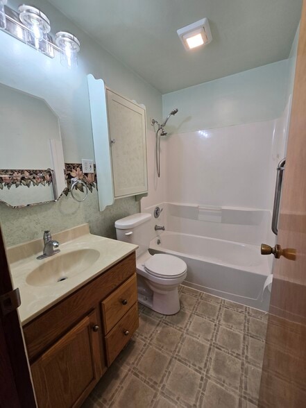 Building Photo - 105 W Willman St