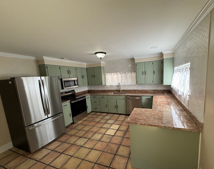 Kitchen - All new stainless steel GE appliances, granite countertop and sink with garbage disposal - 406 Rosa Ave
