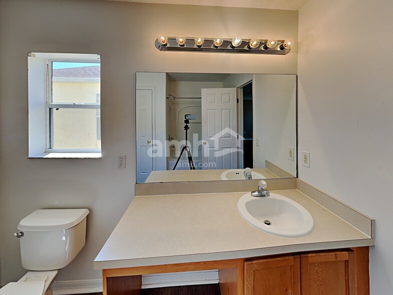 Building Photo - 309 Verdi St
