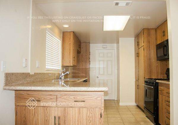 Building Photo - 5221 Dresden Pl