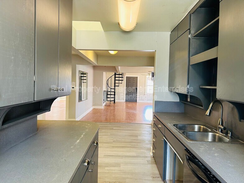 Building Photo - 2519 W Park Pl