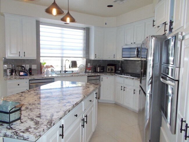 Building Photo - Stunning Fully Remodeled Luxury Home in Peccole Ranch