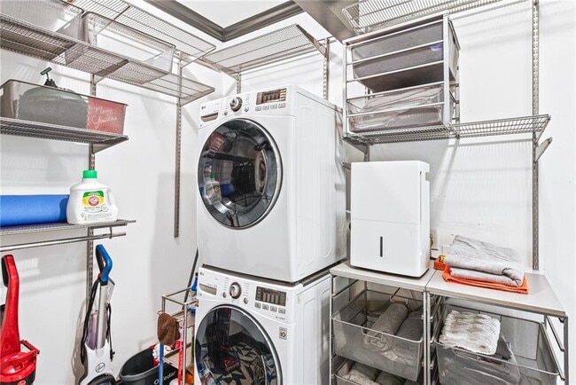 Building Photo - 363 5th St NE