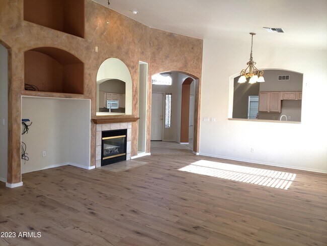 Building Photo - 11037 W Granada Rd