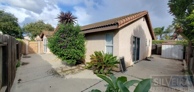 Building Photo - 2 Bedroom Santa Maria home available!