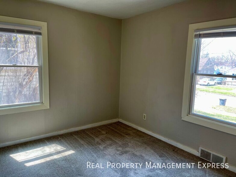 Building Photo - Beautiful 3 Bedroom Home in Southwest Siou...
