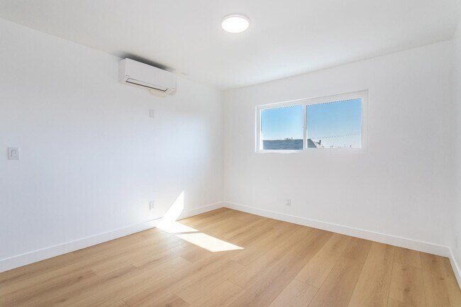 Building Photo - 713 New Depot St