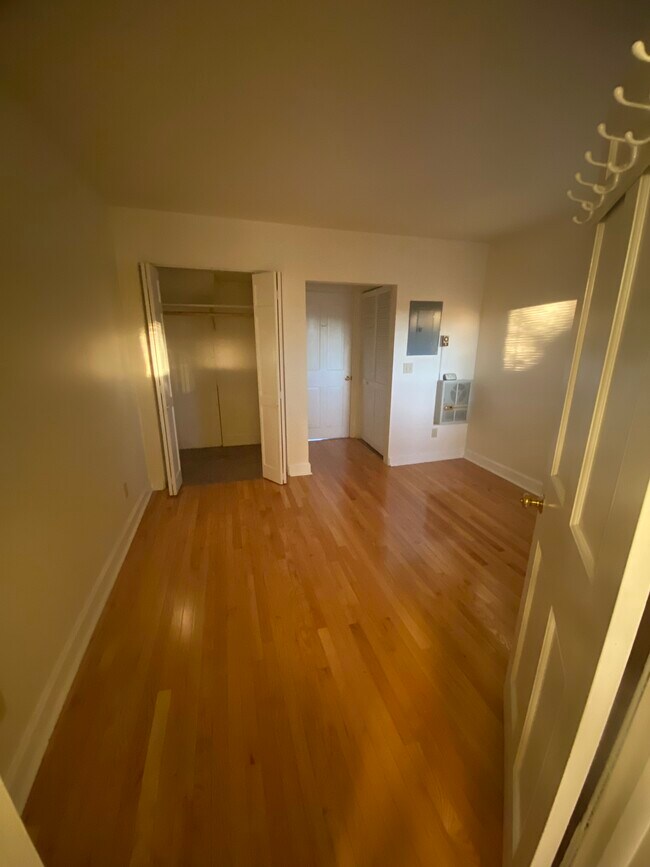 Building Photo - 70 Park Ave