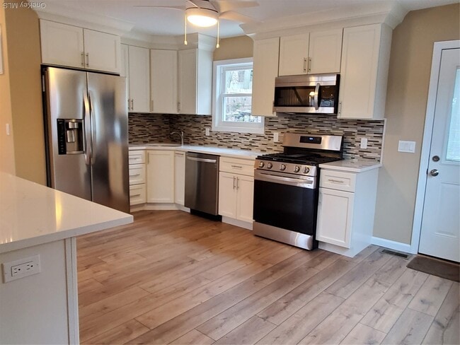 Building Photo - 128 Bayville Ave