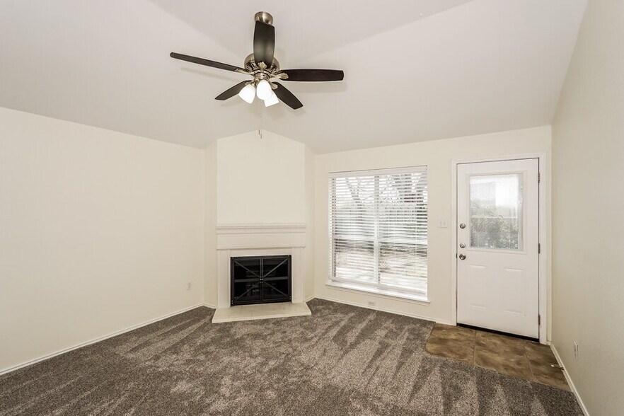 Building Photo - 1000 Sandalwood Dr