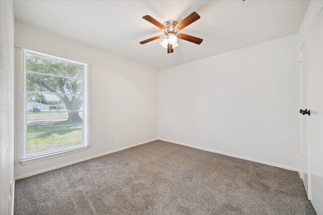 Building Photo - 8302 Bee Meadow Ln