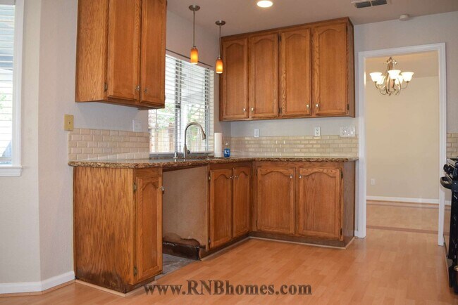 Building Photo - 1024 McRae Way