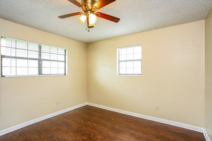 Building Photo - 913 Joe Bailey St