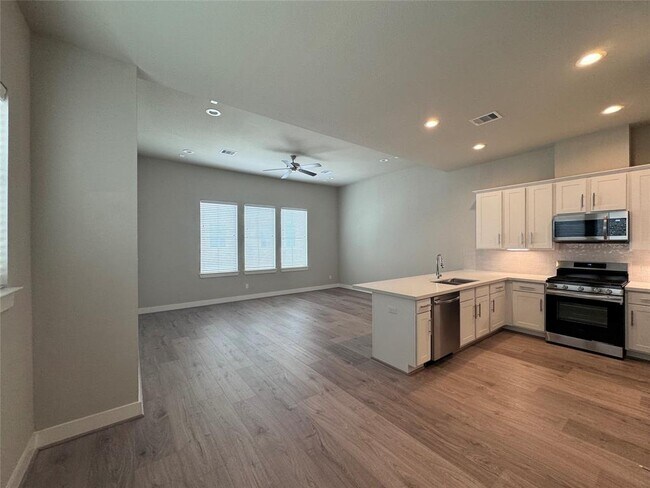 Building Photo - 1106 Olivier Ln