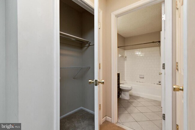 Building Photo - 9260 Niki Pl