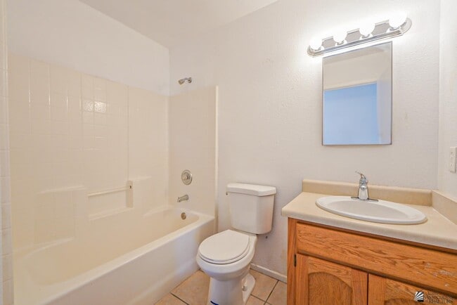 Building Photo - 604 Yucca St