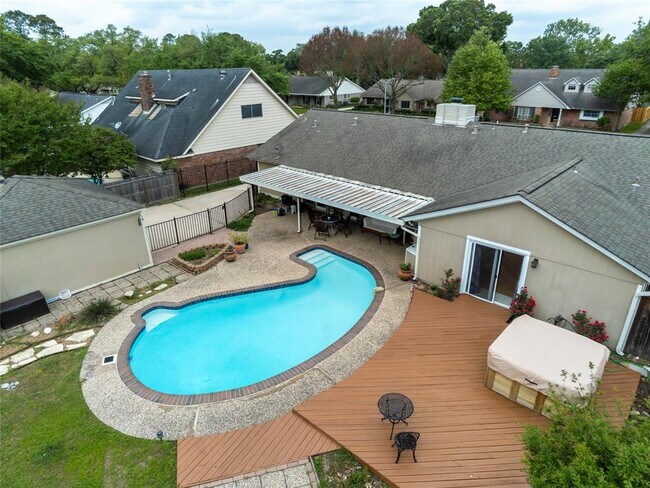 Building Photo - 10631 Del Monte Dr