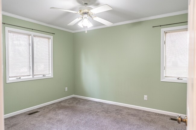 Building Photo - 4 Harness Pl