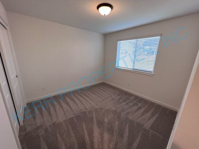 Building Photo - FREE RENT! Charming 3-Bed Home with 2.5 Baths in Serene Happy Valley – 1609 Sq Ft of Comfort!