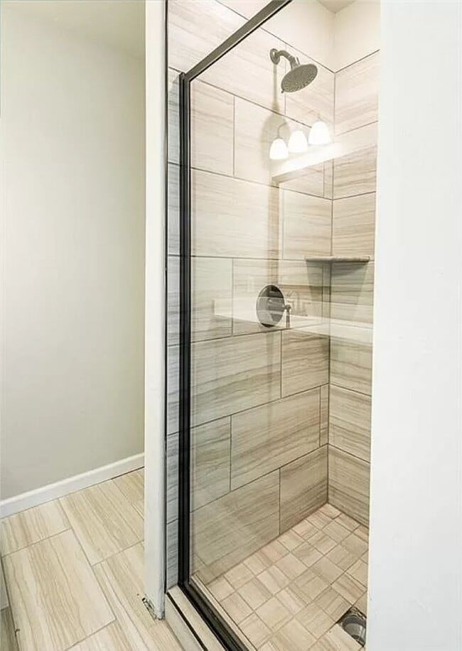 Building Photo - Beautiful 4 Bedroom Home 2 bathroom home!