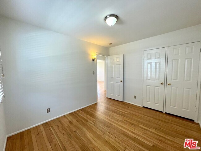 Building Photo - 5954 W 85th Pl