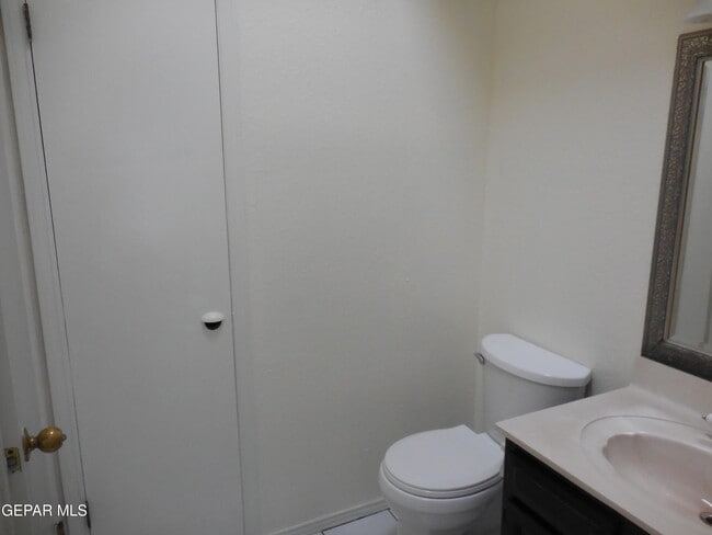 Building Photo - 11392 Lake Erie Dr