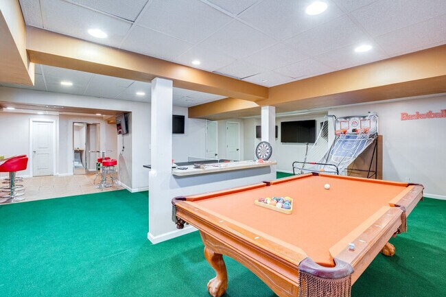 Building Photo - 14 Normandy Dr