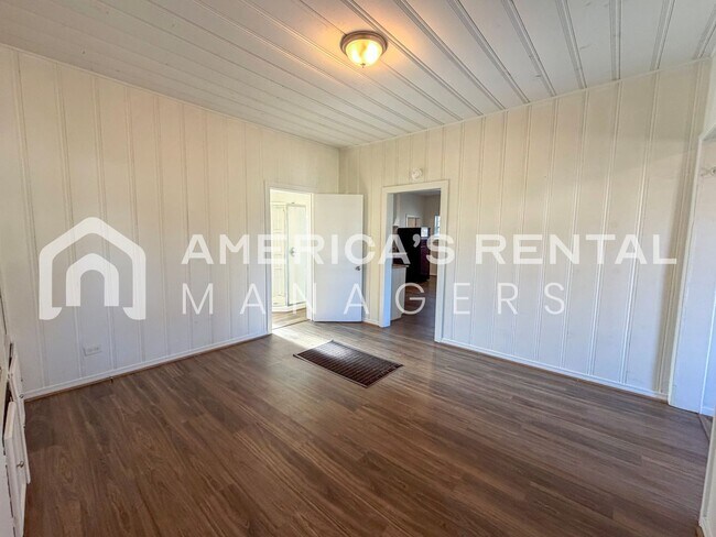 Building Photo - Charming & Spacious Graysville Home for Rent! SECTION 8 FREINDLY!