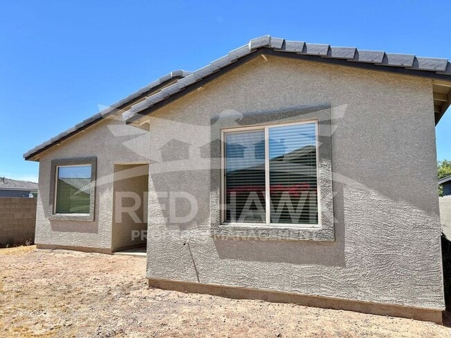 Building Photo - 35991 W San Clemente Ave