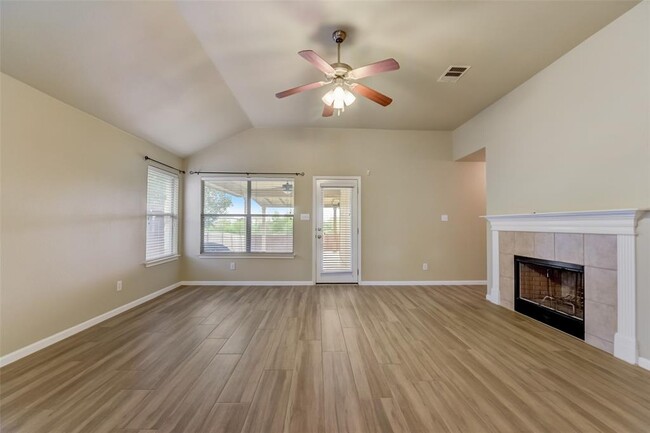 Building Photo - 834 Dark Horse Ln