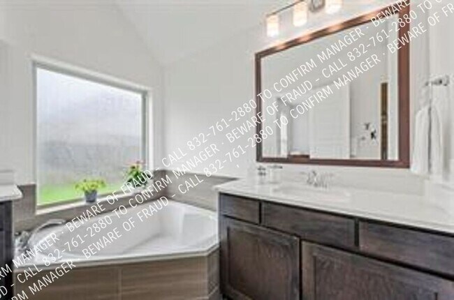 Building Photo - 2606 San Jacinto Dr