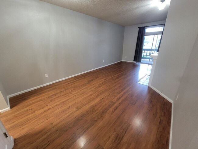 Building Photo - Fabulous Remodeled 2 bedroom , 2 bath Remodeled Condo in Country Club Greens