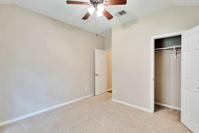 Building Photo - 507 King Eider Ln