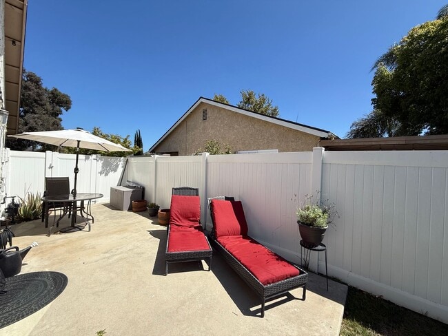 Building Photo - Well Maintained & Updated Home